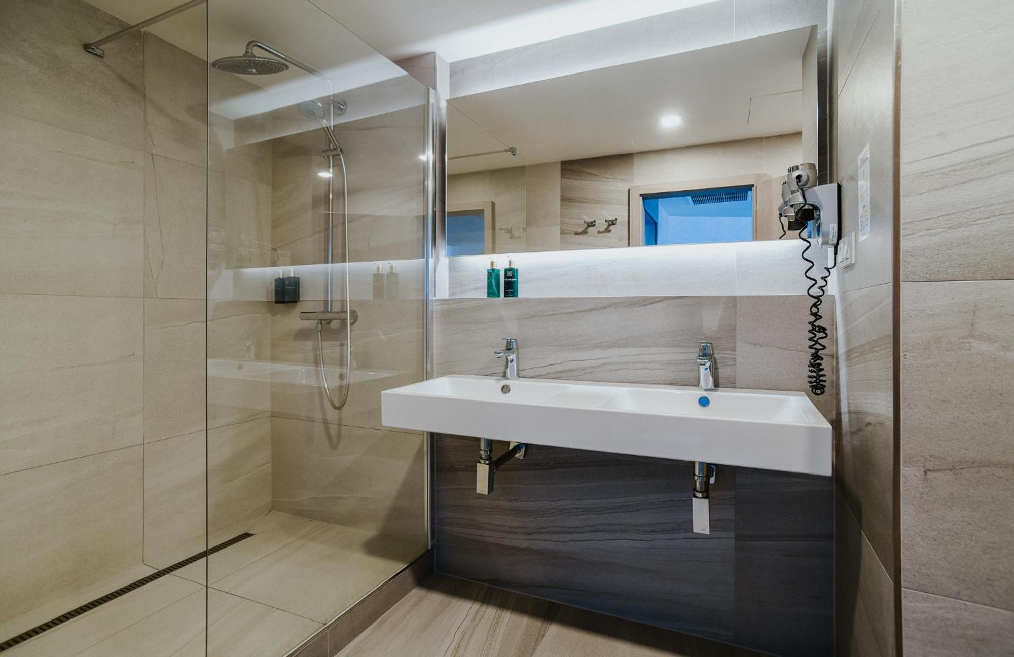 Orea Hotel Pyramida Praha — Photos 2
